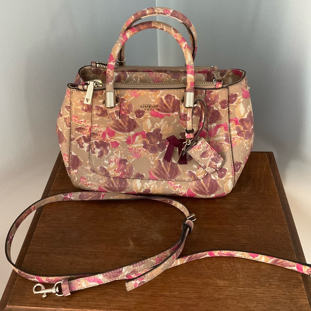 *Final price* Guess Floral Satchel